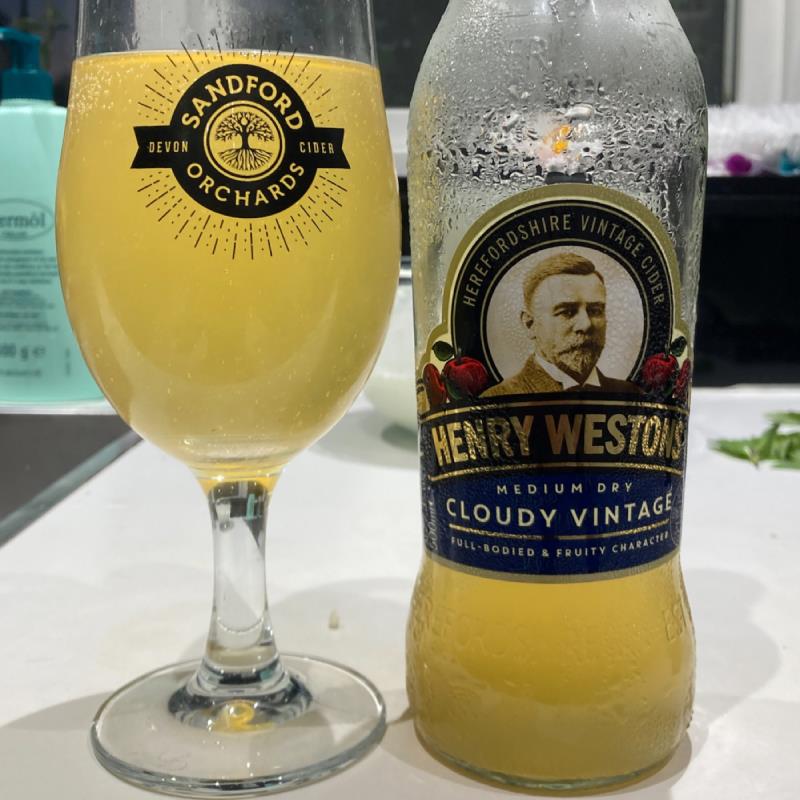 picture of Westons Cider Cloudy Vintage 2021 submitted by Judge