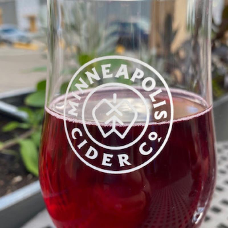 picture of Minneapolis Cider Company Dark Fruit submitted by arrouster