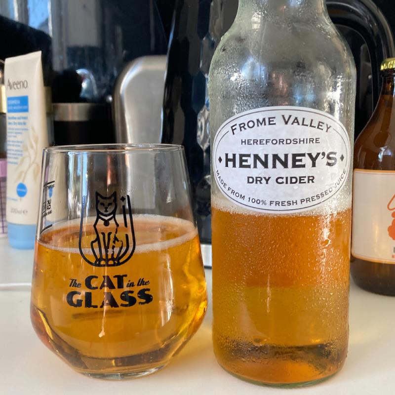 picture of Henney's Cider Company Dry Cider submitted by Judge